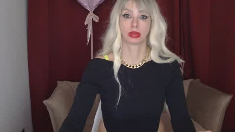 Snapshot of whitequeen888 chatting on February 2025 08:35:02 PM White Queen online show from February 2025 08:35:02 PM