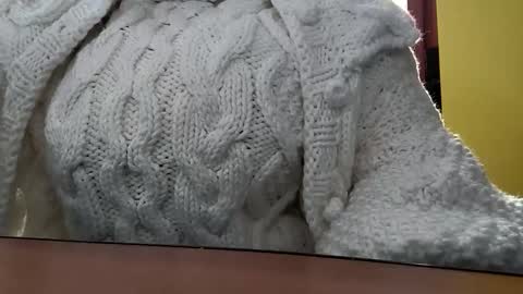 whitesweater online show from October 2025 06:03:02 AM