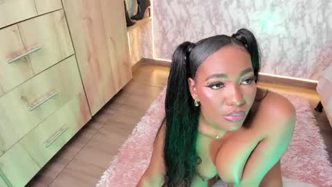 whitneyyfox online show from May 2026 11:21:01 PM