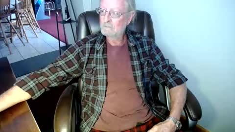 whofcares2 online show from February 2026 06:47:02 PM