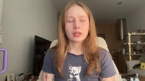Snapshot of whoisalisa chatting on May 2026 07:57:01 AM Alisa online show from May 2026 07:57:01 AM