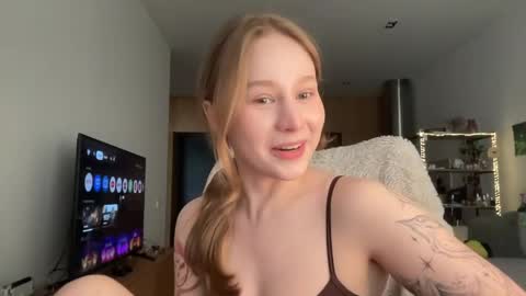 Snapshot of whoisalisa chatting on May 2026 07:49:01 AM Alisa online show from May 2026 07:49:01 AM