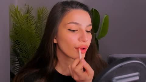 whoislulu online show from January 2025 08:00:01 PM