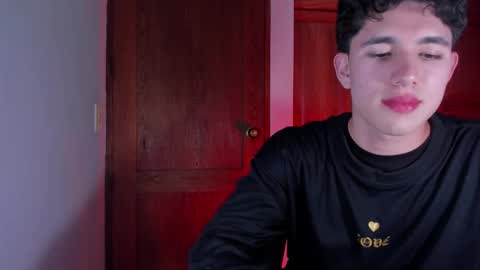 whos_he online show from January 2026 01:20:01 AM