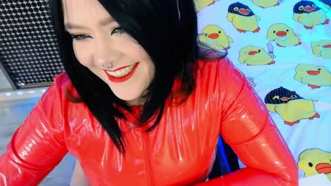 Laura  online show from April 2026 07:30:02 PM