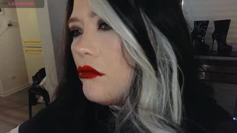 Laura  online show from April 2026 07:58:02 PM