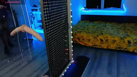 Laura  online show from April 2026 06:32:02 PM