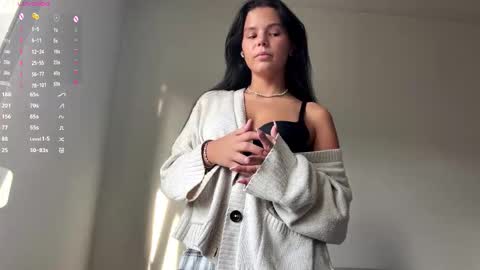 Mia online show from November 2025 10:59:02 AM