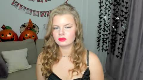 Snapshot of wildedesire chatting on October 2025 12:05:02 PM wildedesire online show from October 2025 12:05:02 PM