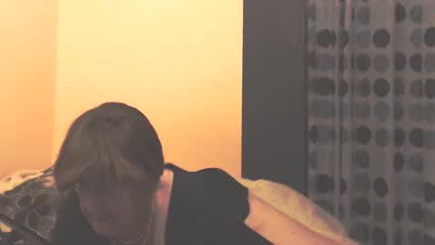 WildRedCat online show from November 2025 10:21:02 PM