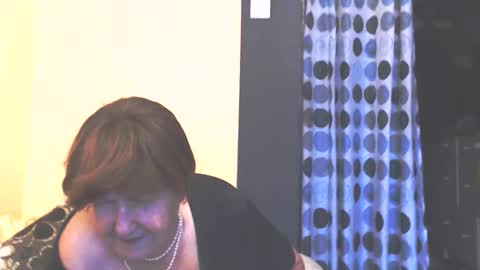 WildRedCat online show from November 2025 01:43:01 PM