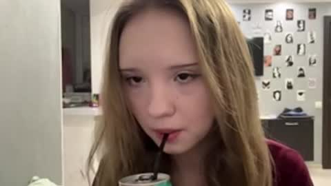 Snapshot of willenasow chatting on December 2025 03:18:02 PM Olivia online show from December 2025 03:18:02 PM