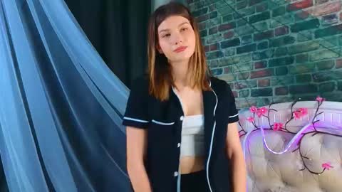 Vicki3 online show from March 2026 07:25:02 AM