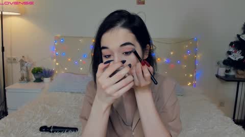 Amalia and Mia online show from December 2024 07:17:01 AM