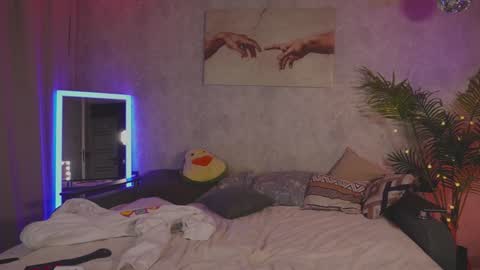 Your little D online show from February 2025 02:08:02 AM