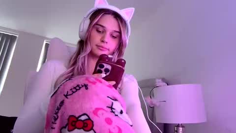 evie online show from November 2025 10:26:01 AM