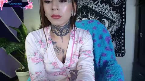 Snapshot of witch_divinne chatting on February 2026 12:51:02 AM ig WitchDivinne online show from February 2026 12:51:02 AM