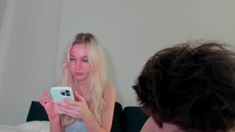 wladilia online show from November 2025 10:25:02 PM