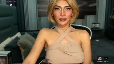 Julia online show from April 2026 07:44:02 PM