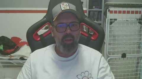 Snapshot of womenizzeer chatting on December 2024 01:03:01 AM Adam online show from December 2024 01:03:01 AM
