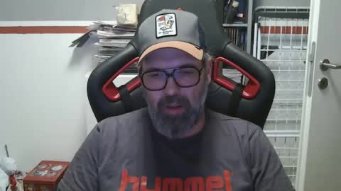 Snapshot of womenizzeer chatting on February 2025 11:08:02 PM Adam online show from February 2025 11:08:02 PM