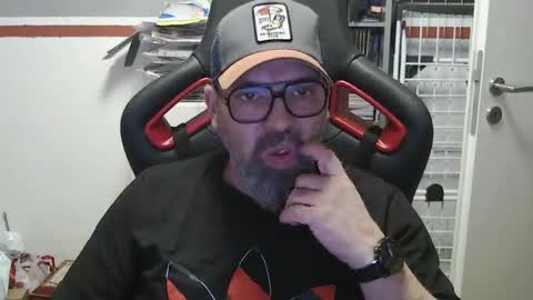 Snapshot of womenizzeer chatting on February 2025 10:20:02 PM Adam online show from February 2025 10:20:02 PM