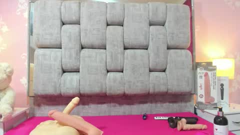 wonderkloe_ online show from November 2025 07:30:02 PM