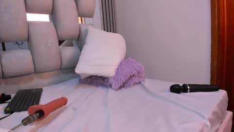 wonderkloe_ online show from April 2026 08:07:01 PM