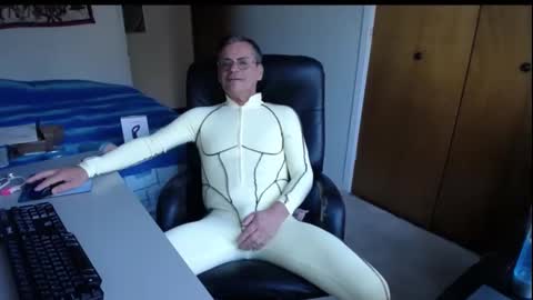 Snapshot of worldlarge chatting on October 2025 12:37:02 PM Large one online show from October 2025 12:37:02 PM