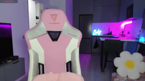 Snapshot of wowlovie666 chatting on October 2025 04:07:02 PM Emi online show from October 2025 04:07:02 PM