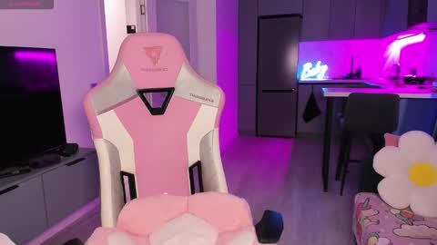 Snapshot of wowlovie666 chatting on October 2025 05:03:01 PM Emi online show from October 2025 05:03:01 PM