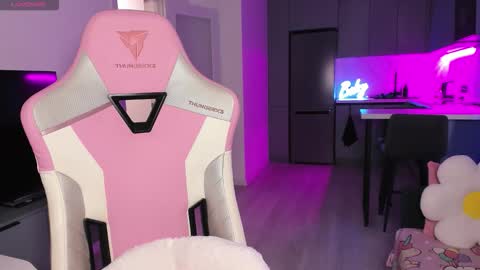 Snapshot of wowlovie666 chatting on November 2025 05:02:01 PM Emi online show from November 2025 05:02:01 PM