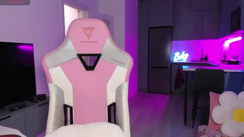 Snapshot of wowlovie666 chatting on December 2025 04:02:02 PM Emi online show from December 2025 04:02:02 PM