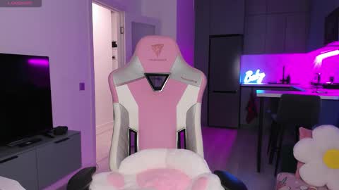 Snapshot of wowlovie666 chatting on December 2025 04:03:01 PM Emi online show from December 2025 04:03:01 PM