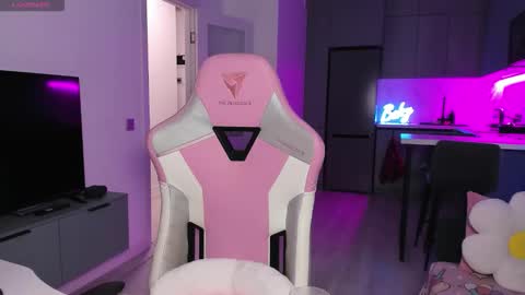 Snapshot of wowlovie666 chatting on December 2025 04:03:02 PM Emi online show from December 2025 04:03:02 PM