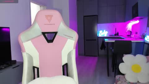 Snapshot of wowlovie666 chatting on January 2026 05:05:02 PM Emi online show from January 2026 05:05:02 PM