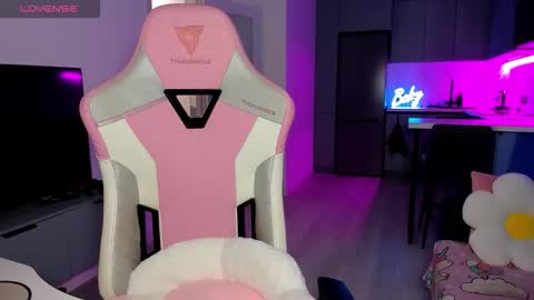 Snapshot of wowlovie666 chatting on January 2026 06:02:02 PM Emi online show from January 2026 06:02:02 PM