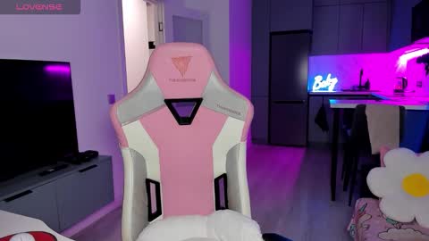 Snapshot of wowlovie666 chatting on February 2026 04:07:01 AM Emi online show from February 2026 04:07:01 AM