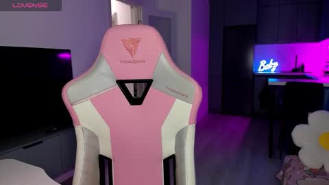 Snapshot of wowlovie666 chatting on February 2026 05:11:01 AM Emi online show from February 2026 05:11:01 AM