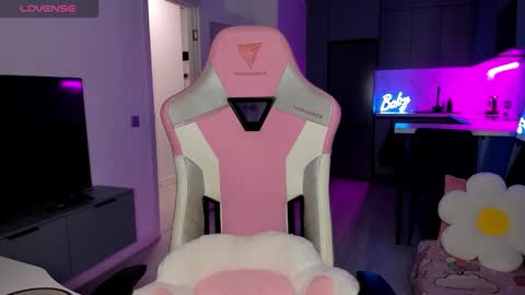 Snapshot of wowlovie666 chatting on February 2026 04:09:01 AM Emi online show from February 2026 04:09:01 AM