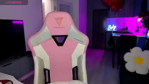 Snapshot of wowlovie666 chatting on February 2026 04:13:02 AM Emi online show from February 2026 04:13:02 AM