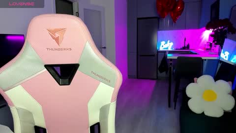 Snapshot of wowlovie666 chatting on February 2026 04:02:01 AM Emi online show from February 2026 04:02:01 AM