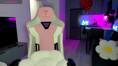 Snapshot of wowlovie666 chatting on February 2026 04:10:02 AM Emi online show from February 2026 04:10:02 AM