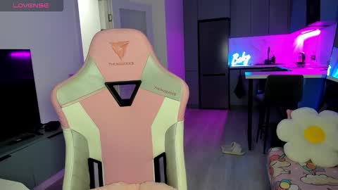 Snapshot of wowlovie666 chatting on March 2026 04:05:02 AM Emi online show from March 2026 04:05:02 AM