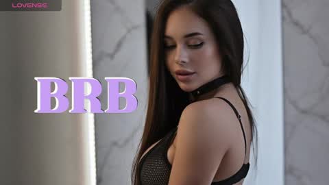 Snapshot of wowlovie666 chatting on April 2026 06:19:01 AM Emi online show from April 2026 06:19:01 AM