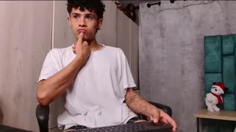 Snapshot of wyatt_444 chatting on January 2025 02:46:02 AM wyatt online show from January 2025 02:46:02 AM