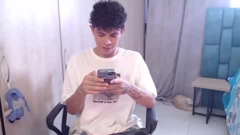 Snapshot of wyatt_444 chatting on January 2025 09:08:02 PM wyatt online show from January 2025 09:08:02 PM