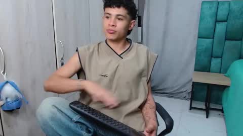 Snapshot of wyatt_444 chatting on January 2025 02:37:02 AM wyatt online show from January 2025 02:37:02 AM