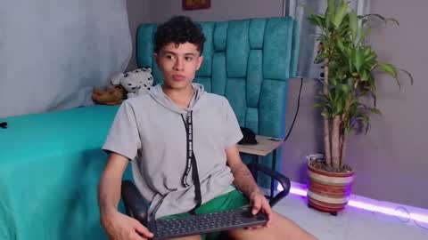 Snapshot of wyatt_444 chatting on January 2025 11:32:01 PM wyatt online show from January 2025 11:32:01 PM