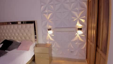 wyatt online show from December 2025 08:04:01 PM